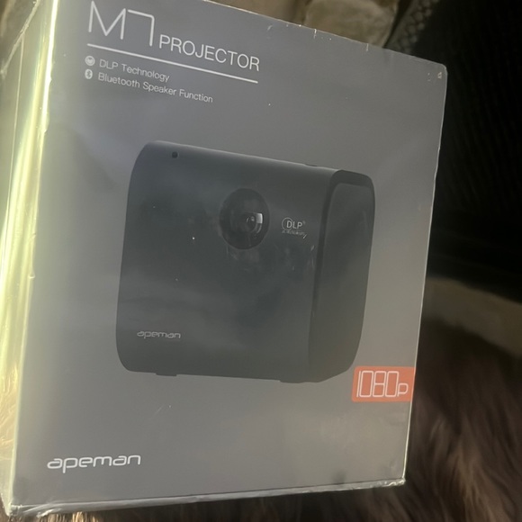 APEMAN M7 Portable Mini Other - APEMAN M7 Portable Mini 1080p DLP Projector rechargeable battery & BT sound